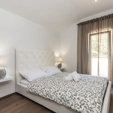 Experience By Interhome Prázdninový dům Tar-Vabriga
